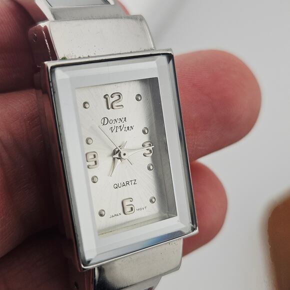 Donna Vivan Women's Silver Tone Cuff Style Bracelet Watch Classy Elevated Basic - Picture 3 of 6